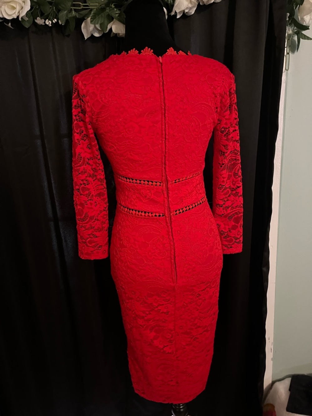 Premier Red Lace Long Sleeve Midi Dress - Picture 2 of 3
